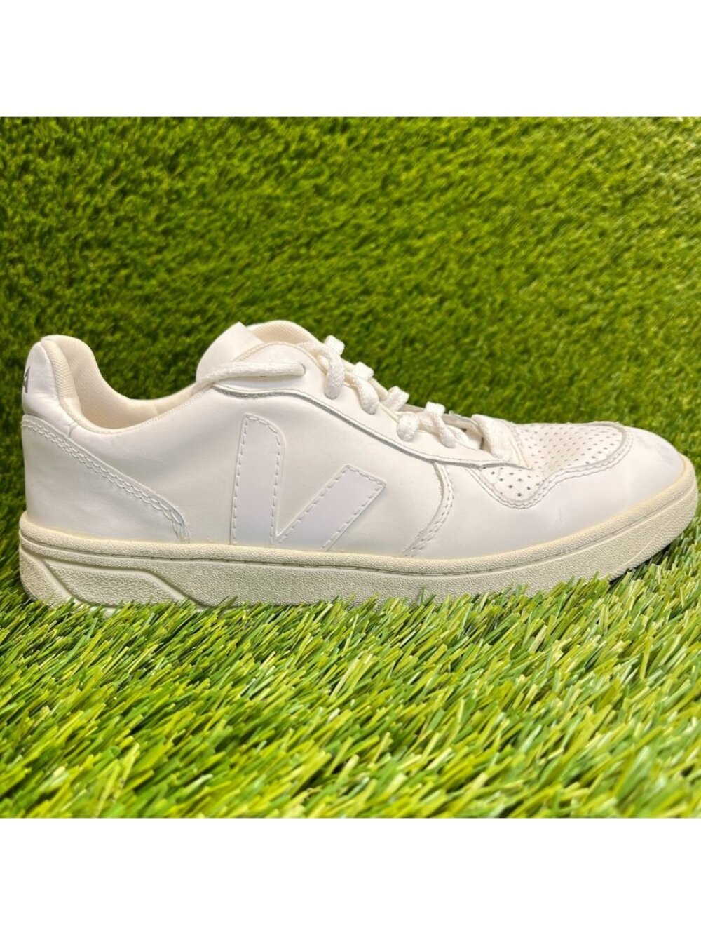 Veja V-10 Leather Womens Size 6 Triple White Athletic Walking Shoes Sneakers